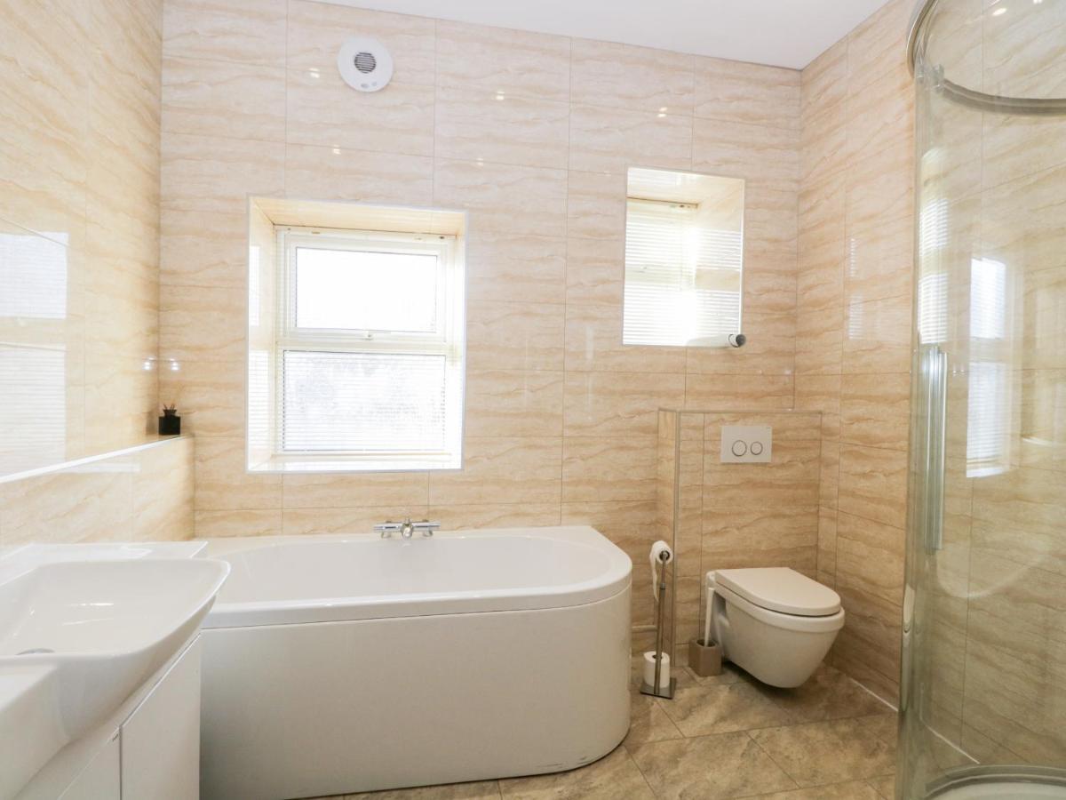 Apartment Carlton House 1 *